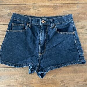 Forever 21 women’s high rise denim jean shorts size 27.